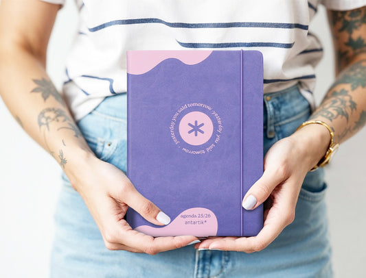 Agenda escolar antartik 25-26 encuadernada go! simil piel morado semana vista a5 bilingüe papel fsc 80 gr
